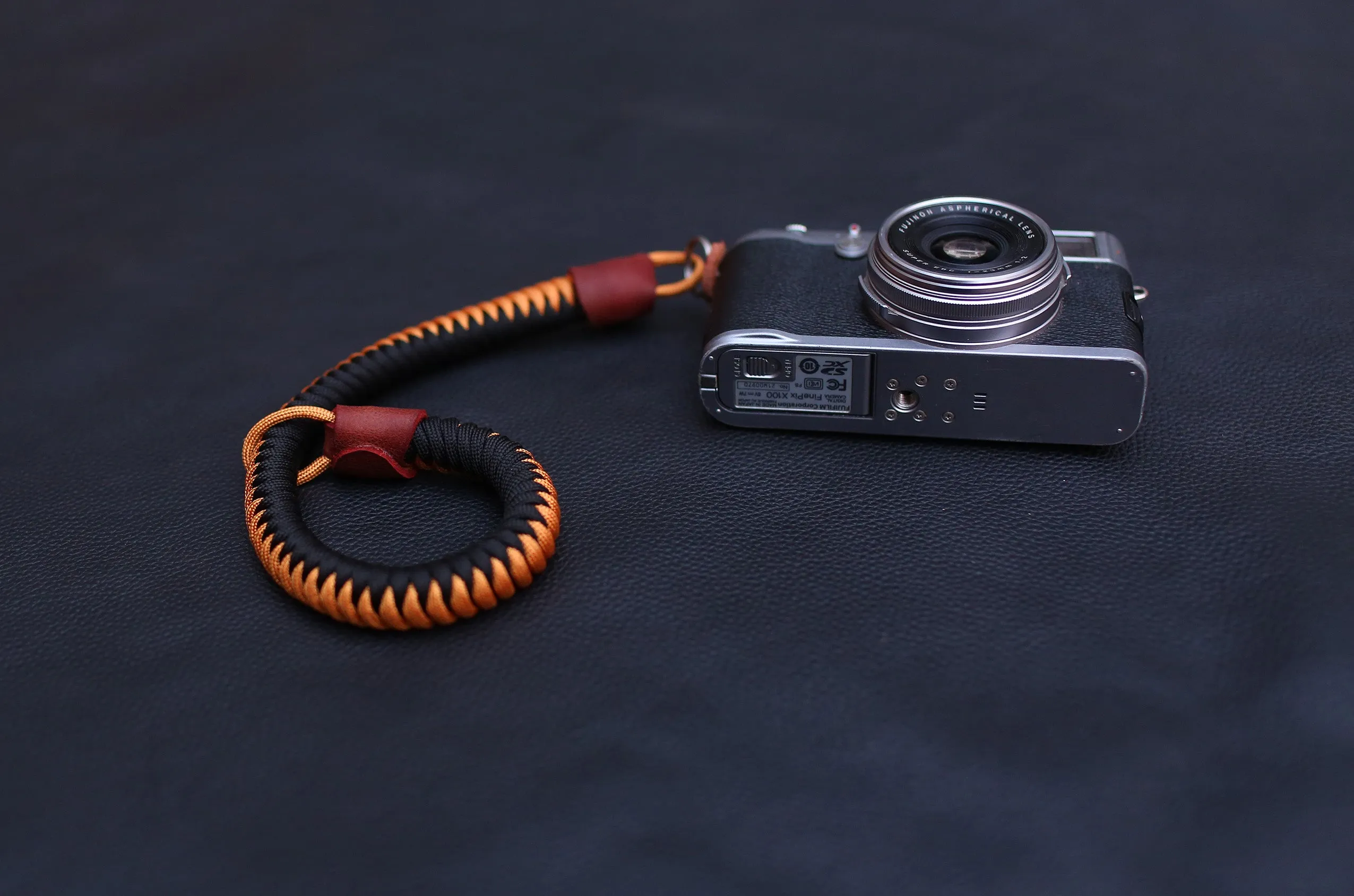 Windmup? Black & Gold Paracord Camera Wrist Strap Hand Gear Jogging Lanyard