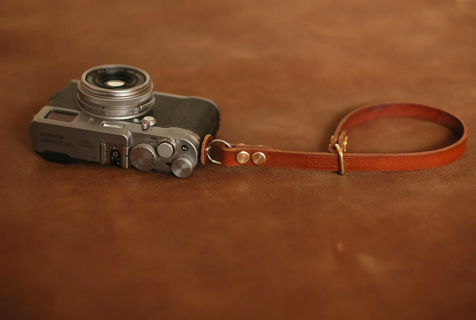 Windmup Brown Leather Camera Wrist Strap ?C Handmade for Film & Digital Cameras Magnetic Gear Phone Safety Strap