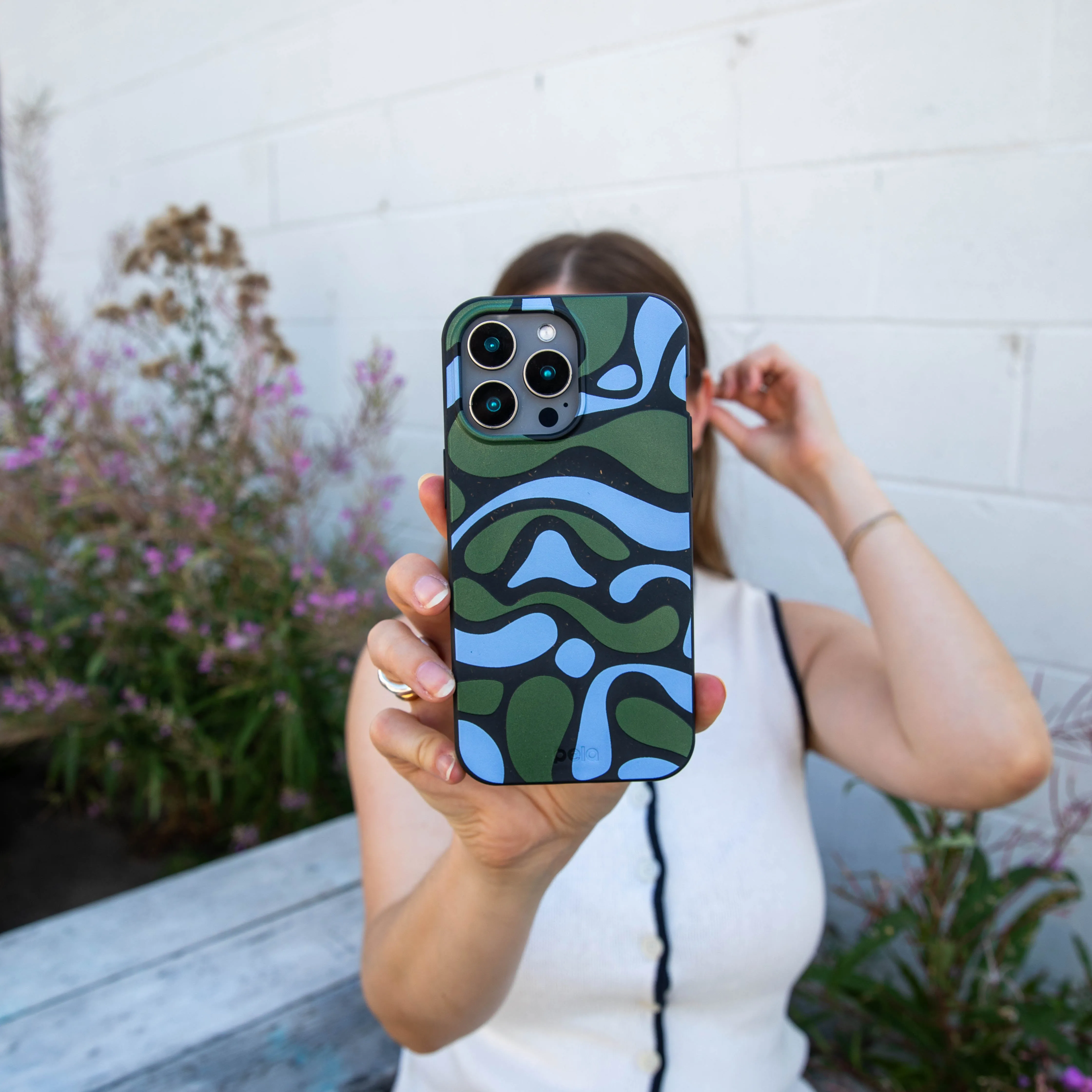 Polished Finish Fashion Statement Black Curve and Flow iPhone Air Case