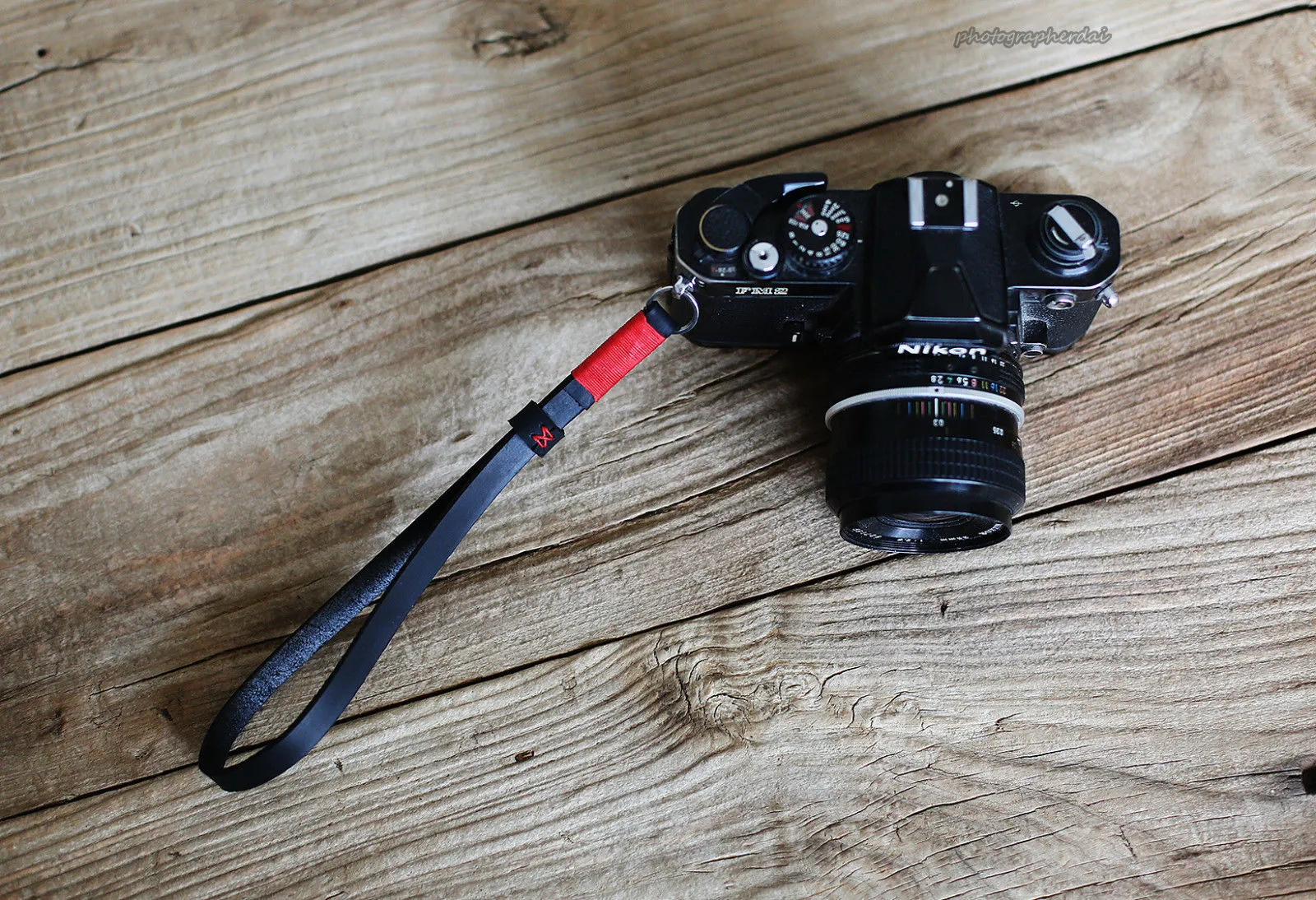 Fitness use Phone Work Use Black handmade leather camera wrist strap band Red | windmup.com