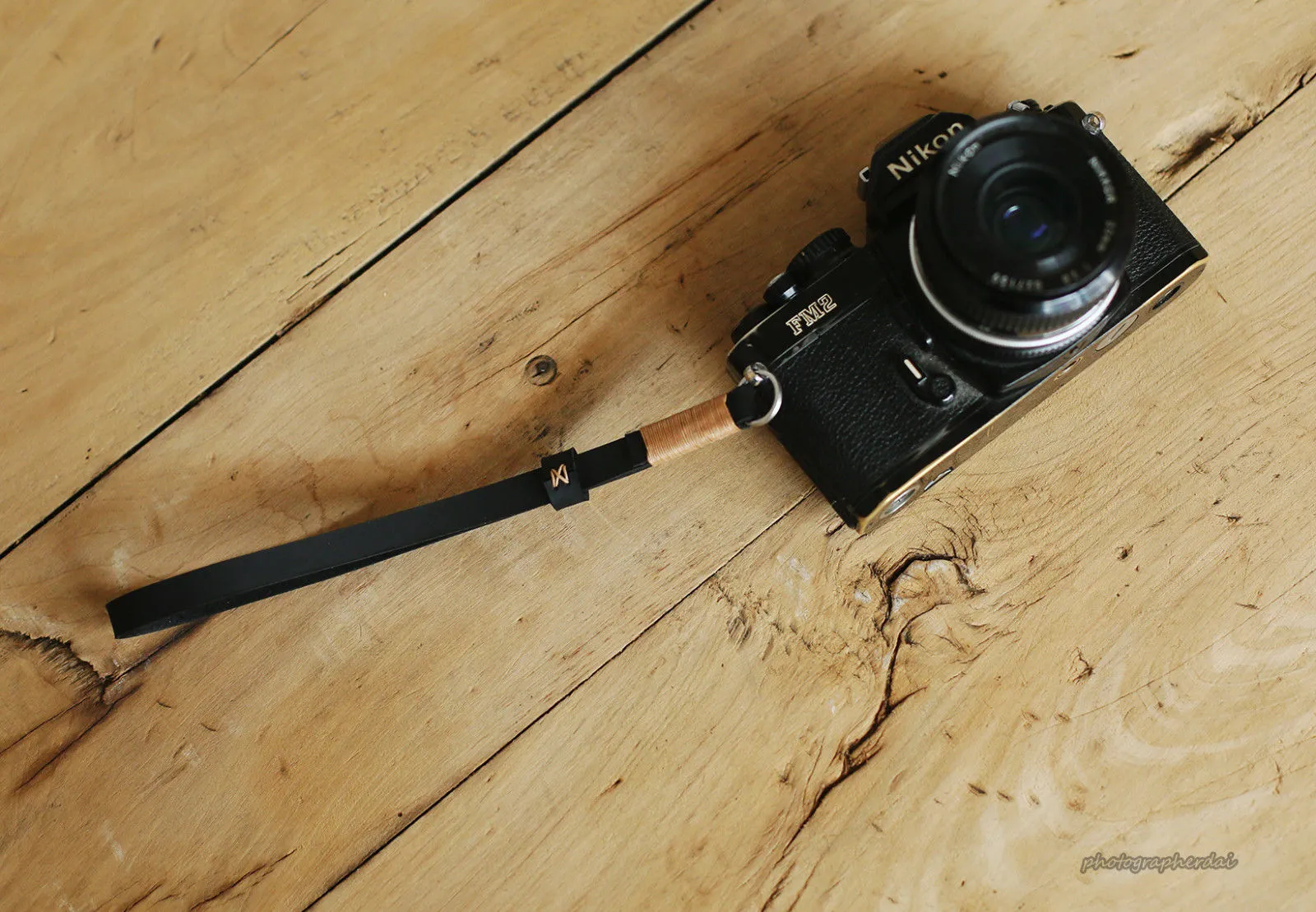 Black leather handmade camera wrist strap band khaki | windmup.com Universal Band