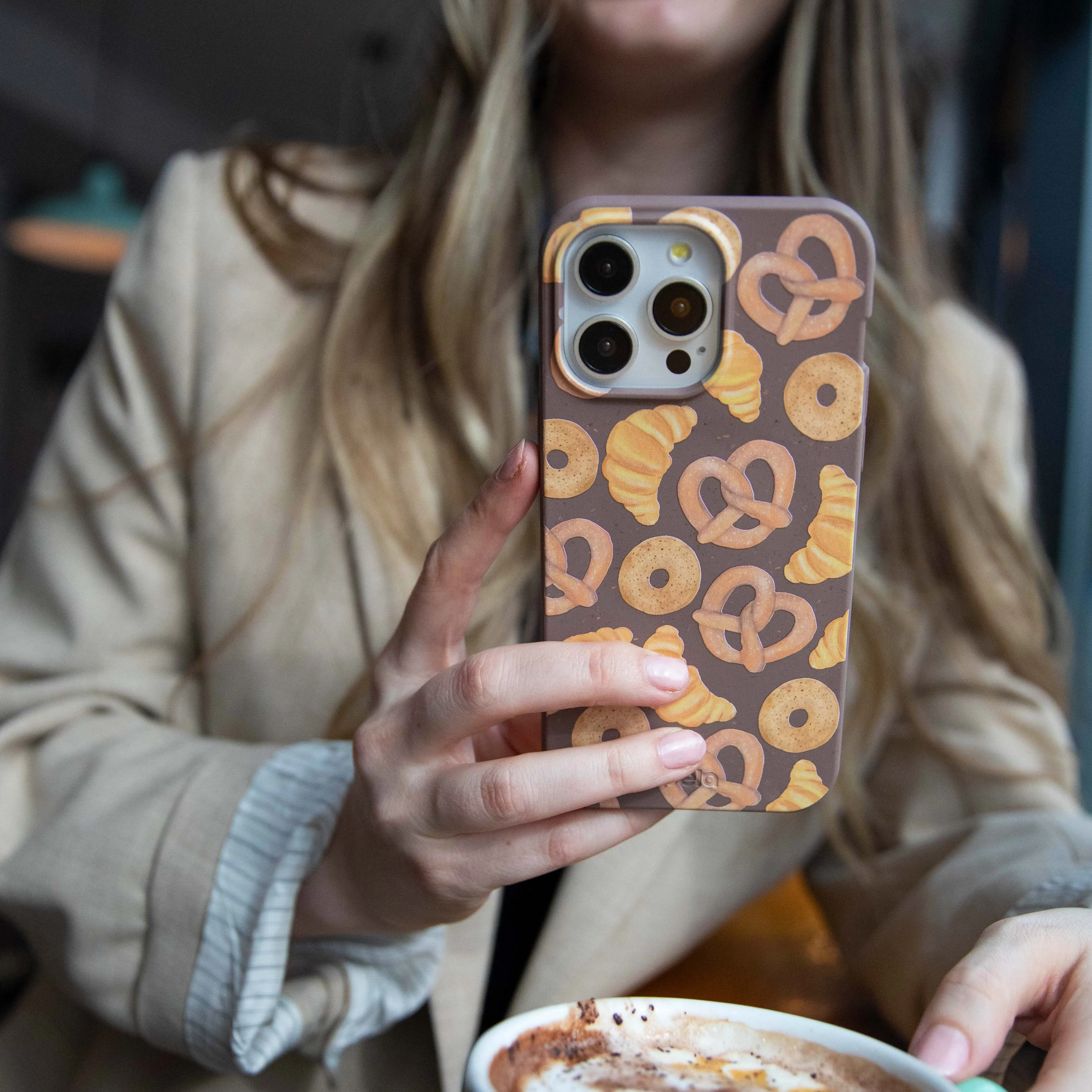 Smooth Outline Chocolate Brown Baked Goodies iPhone Air Case