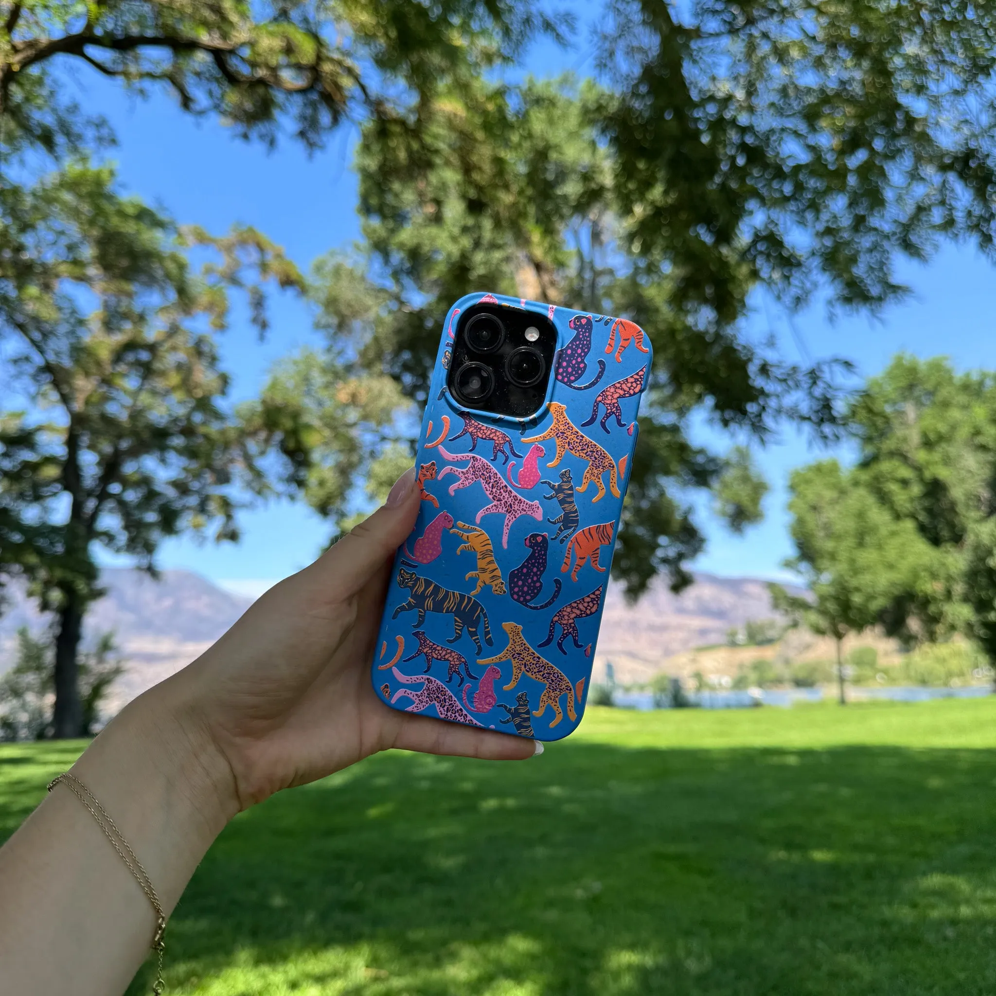 Smooth Shield Electric Blue Jungle Cat iPhone Air Case