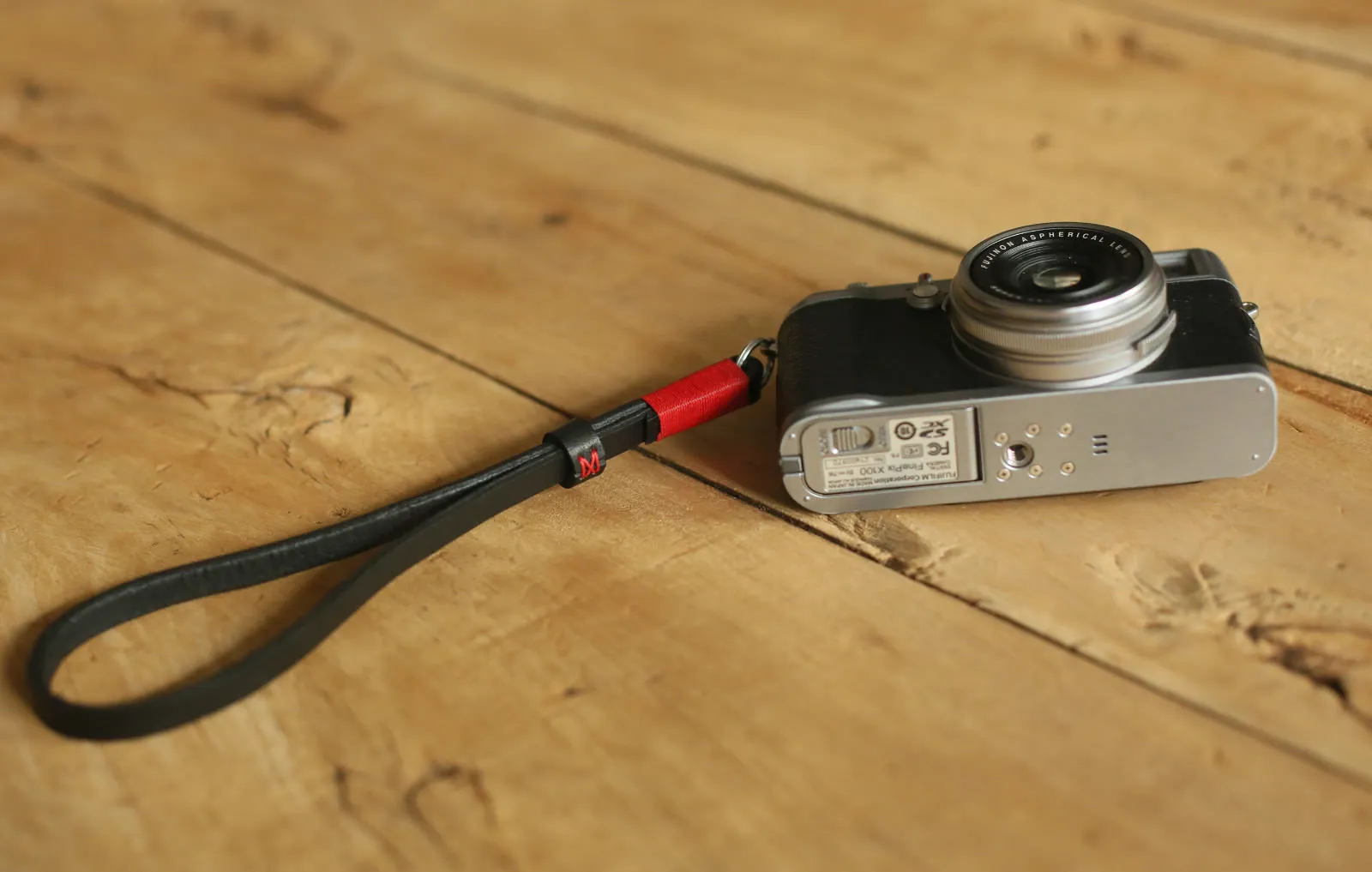 Student User Black leather handmade camera wrist strap band black thickened red | windmup.com