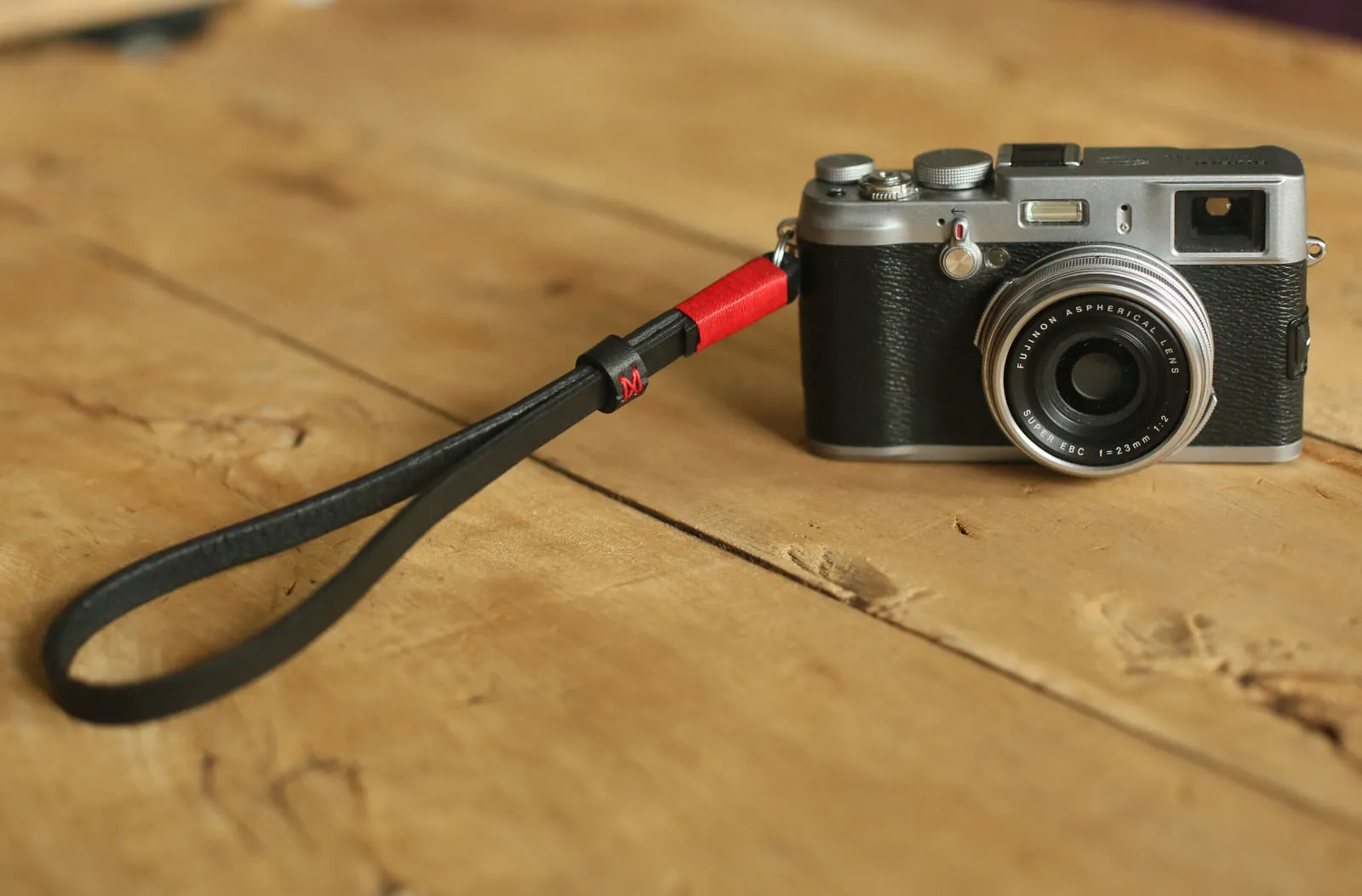 cycling accessory Black leather handmade camera wrist strap band black thickened red | windmup.com