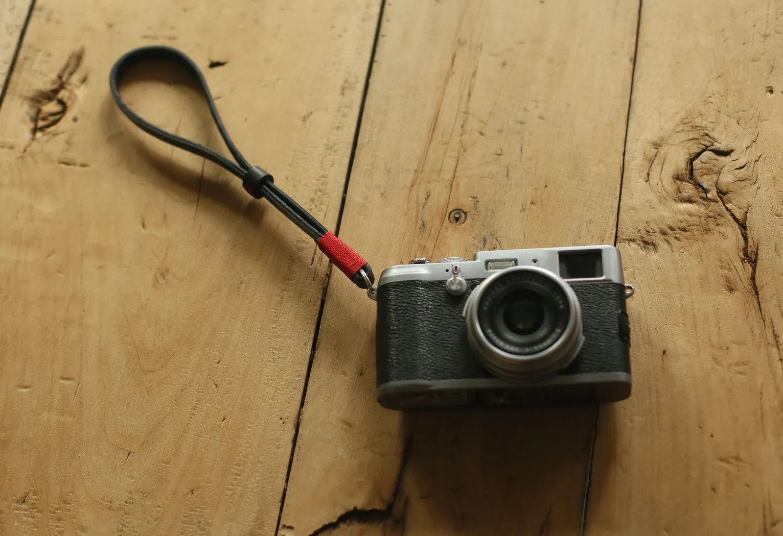 Black leather handmade camera wrist strap band black thickened red | windmup.com Everyday Band