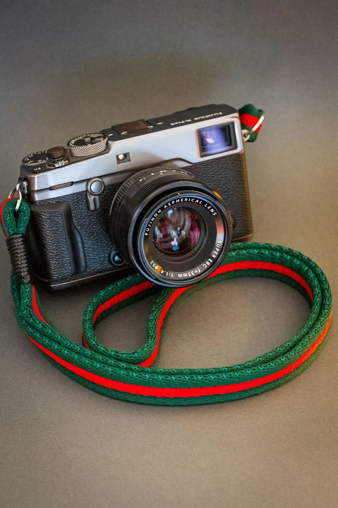 Magnetic Gear Flat Green/Red Acrylic Camera Strap
