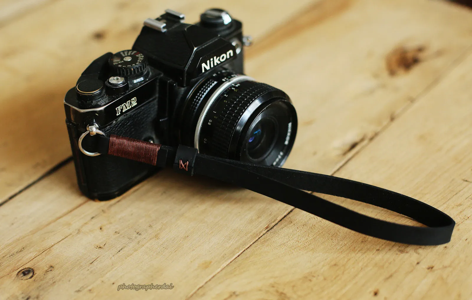 Black leather handmade camera wrist strap band coffee | Windmup.com Adjustable loop Phone Protective Strap