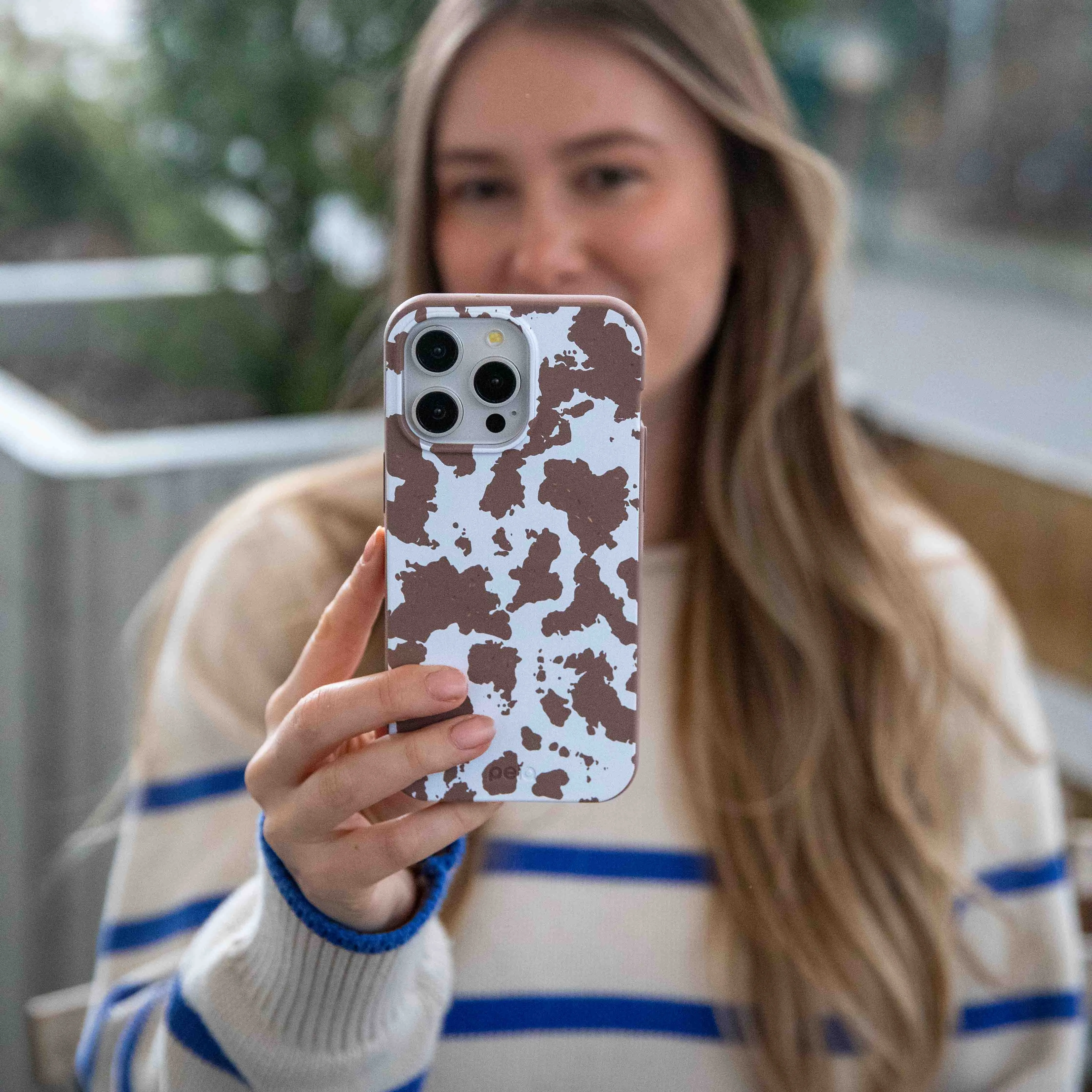 Luxury Style Comfort Edge Chocolate Brown Cow Couture iPhone Air Case