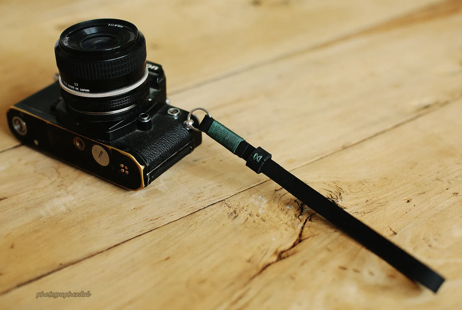Black leather handmade camera wrist band strap dark green | Windmup.com Neck Hanging Fitness accessory