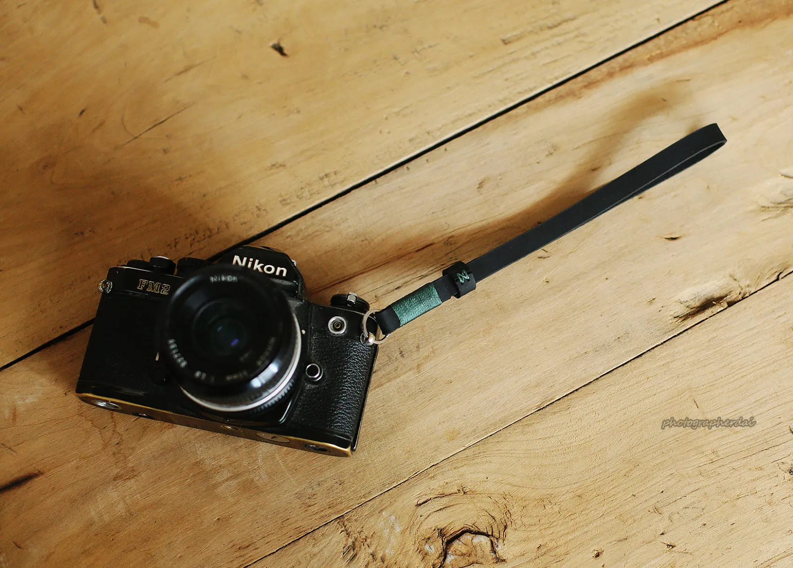 Party Black leather handmade camera wrist band strap dark green | Windmup.com