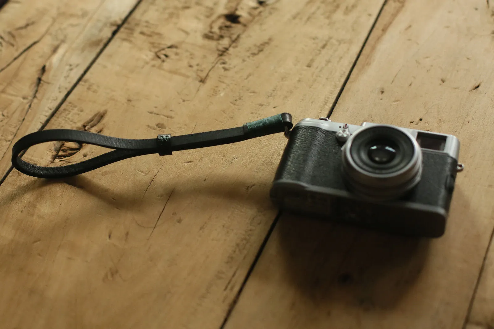 Black leather handmade camera wrist strap band thickened green | windmup.com Tech Essentials Convenient accessory