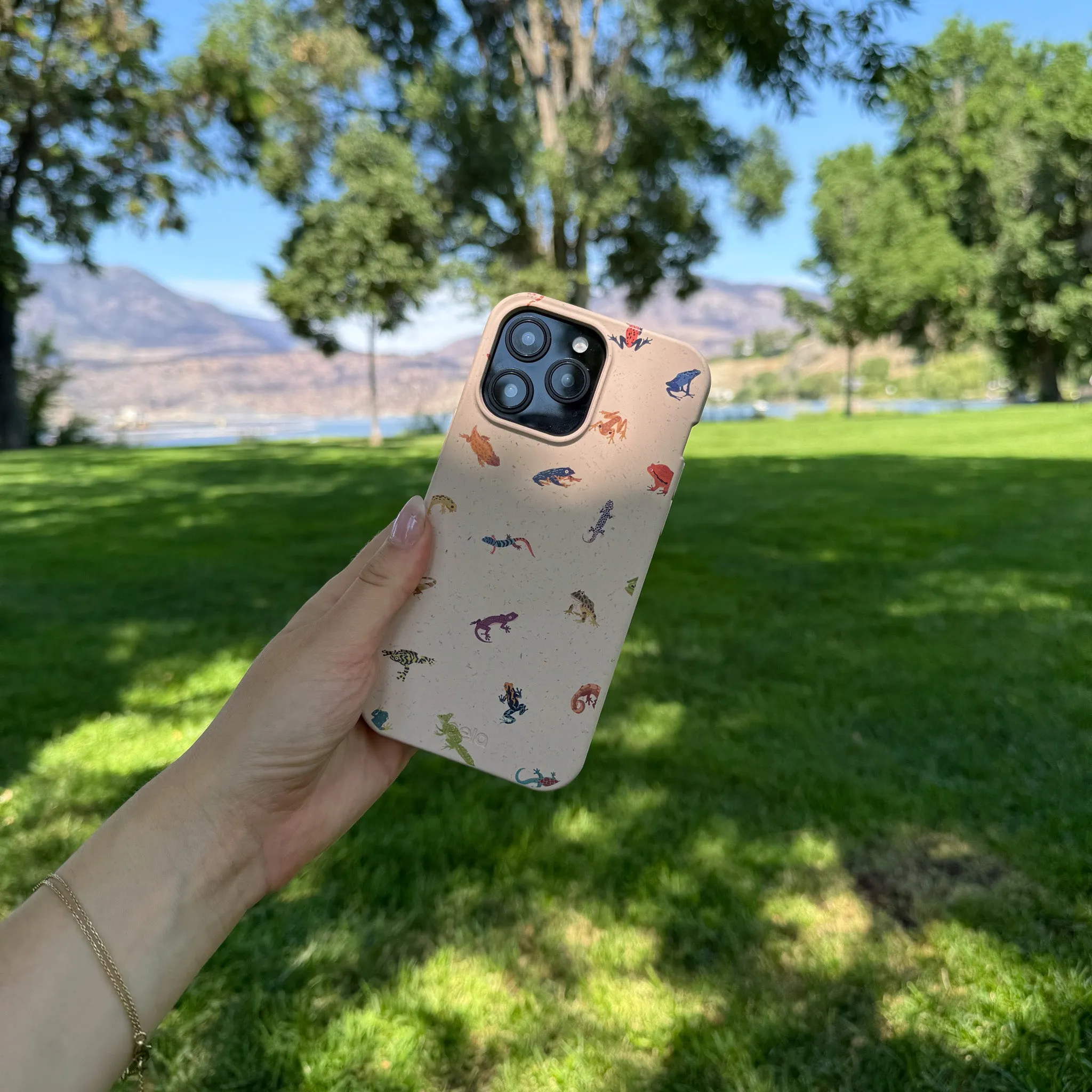 Versatile Accessory Unisex Design Seashell Tiny Amphibians iPhone Air Case