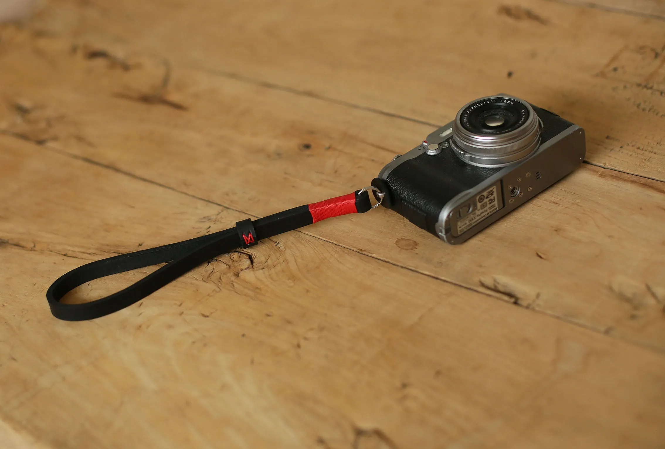 Handmade Leather Wrist Strap ?C Black with Red Twist Trendy Band